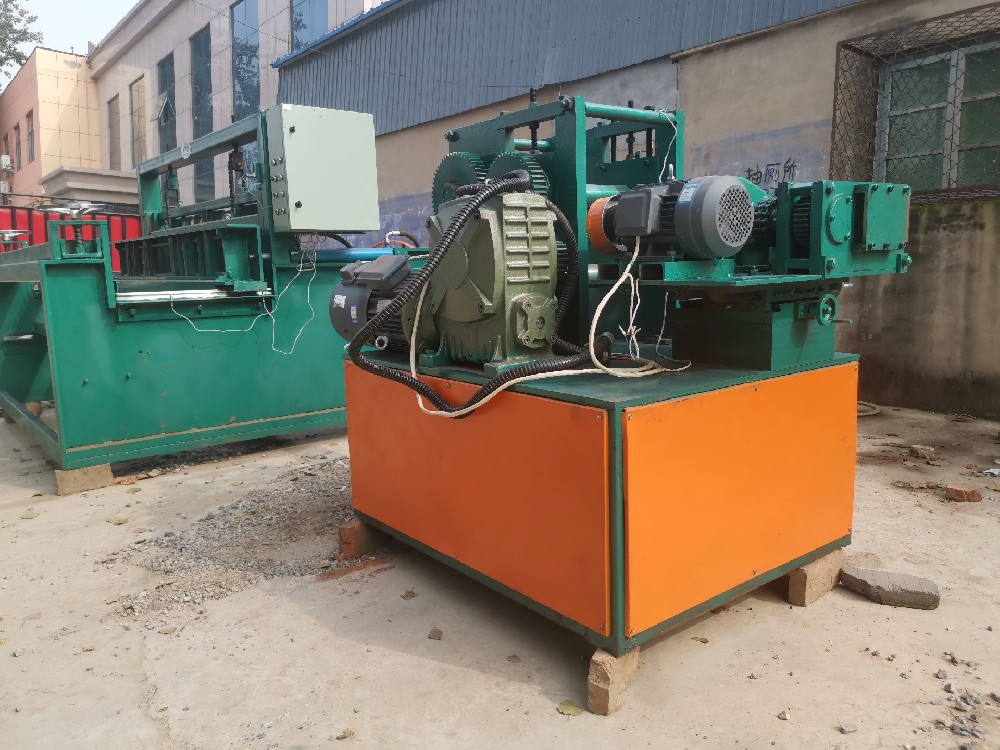 Hydraulic embossing machine