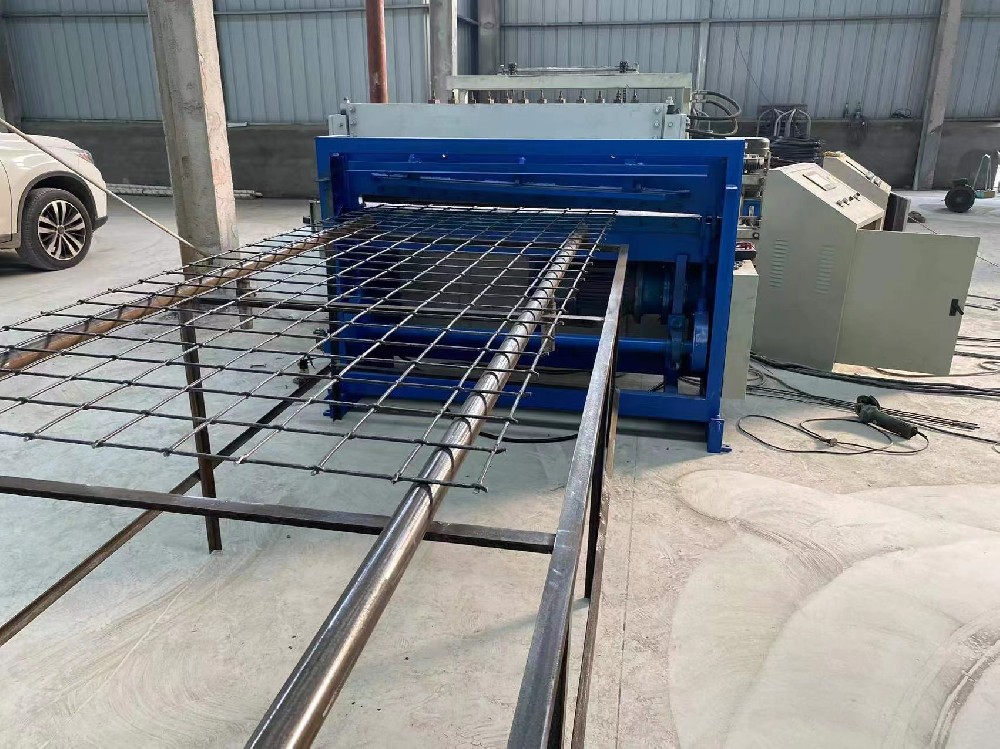 Automatic mine support mesh machine