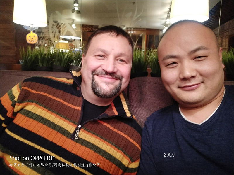 Cooperative customer group photo