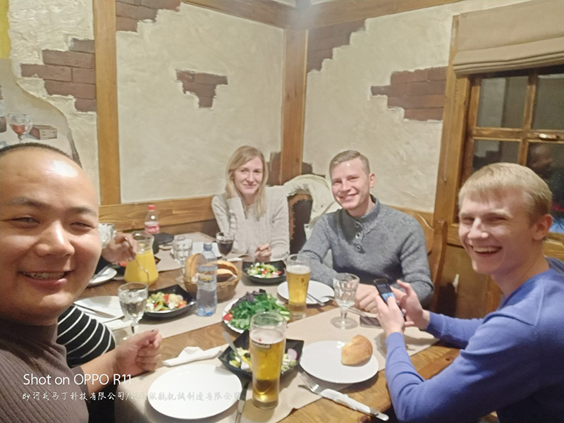 Cooperative customer group photo