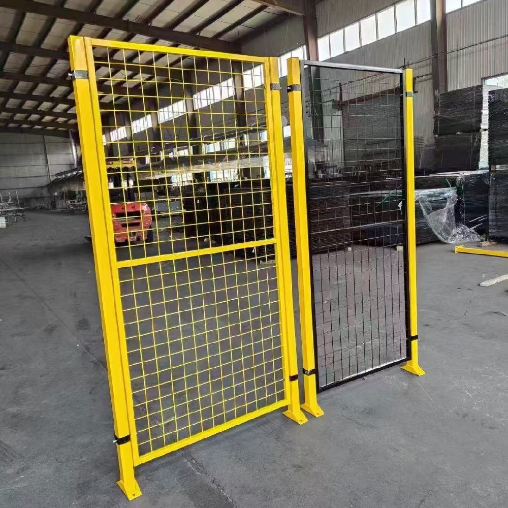 Comparison of double-sided fence net and double-ring fence net